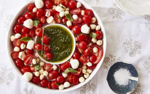 Festive Caprese Salad Wreath