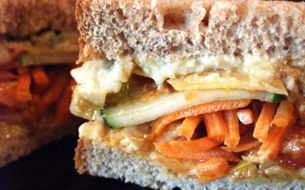 Lunchbox Hummus Vegetable Sandwich