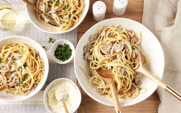 Quick and Creamy Boscaiola Pasta (Bacon and Mushroom)