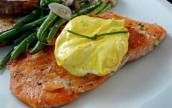Salmon With Saffron Cream Sauce